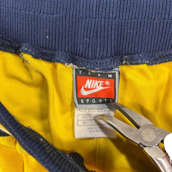 VTG DAZZLE USA‎ Made Nike Michigan Wolverines Basketball Shorts L Yellow Fab 5 - Picture 5 of 10